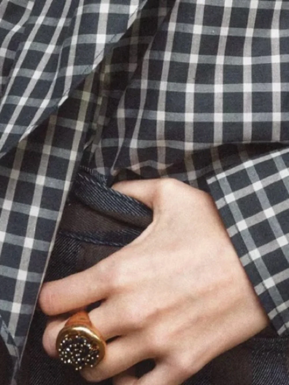 Zara Gold Ring with Black Crystal Cluster